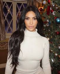 Kim Kardashian Long Hair With Waves Hair Style Kim Kardashian Long Hair Kim Kardashian Hair Long Hair Styles