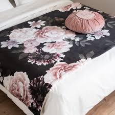Bordure et dos en coton. Boutis En Coton Rose Et Noir Motif Floral 100x200 Alba Maisons Du Monde