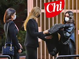 Convola a nozze il figlio più piccolo dell'ex premier. Luigi Berlusconi E Federica Fumagalli Matrimonio Per Pochi E L Abito Della Stilista Amata Da Kate Corriere It