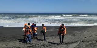 Check spelling or type a new query. Kronologi 7 Orang Terseret Ombak Di Pantai Goa Cemara Bantul Halaman All Kompas Com