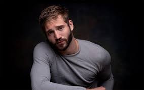 Alexander Lincoln (« Dans la mêlée ») : « Avec Alexander King, les scènes  intimes étaient très faciles… » | 🌈Jock.life