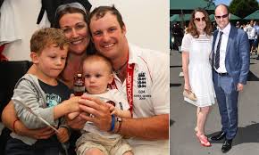 Sir andrew strauss stressed the importance of families dealing with terminal illness of a loved one having professional help to support them. Andrew Strauss Wife Ruth Dies Aged 46 After Battling Lung Cancer Daily Mail Online