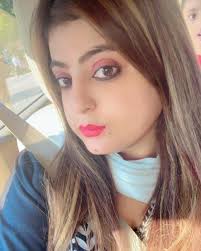 selfie #love #my #pic #picoftheday #picart #pics_jp #smile #black #white  #indian #girl #beutiful #pink #lips #pose #pout #happiness y