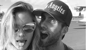 Bayi Adam Levine Lahir, Namanya Dusty Rose Levine