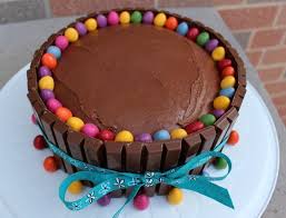 Decoration Gateau 60 Superbes Idees Pour Toute Occasion Gateau D Anniversaire Simple Idee Gateau Gateau Kitkat
