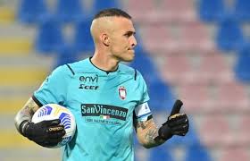 Latest on crotone goalkeeper alex cordaz including news, stats, videos, highlights and more on espn Calciomercato Crotone Cordaz Verso Il Ritorno All Inter