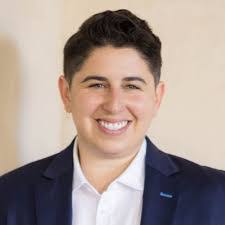 Lori Magee's Instagram, Twitter & Facebook