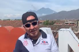 It was introduced by sinatra and child actor eddie hodges in the 1959 film a hole in the head, was nominated for a grammy, and won an oscar for best original song at the 32nd academy awards. El Mensaje De Sammy Acerca Del Turismo Guatemalteco