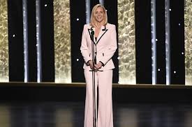 She once confirmed to be earning about$13,500 per episode of friends, which increased to $1,040,000. Lisa Kudrow Emmy Awards Nominations And Wins Television Academy