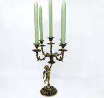 Candelabro vintage de aleación de latón, candelabro de cinco brazos, un  querubín que sostiene un par de candelabros de los años 50, candelabro de