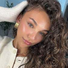 Emma Erdman's Instagram, Twitter & Facebook