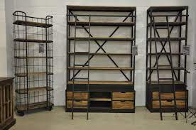 etageres bibliotheques en bois vieilli et metal a gauche nous vous proposons une belle etagere de type i meuble haut cuisine revetement en bois bois vieilli