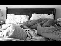 هل تعلم ماالذي يحدث عندما تنام دون ان تنفض وتنظف فراشك قبل النوم سوف تنصدم وهذا ما اوصانا به رسول ال Youtube Bed Sheets Room