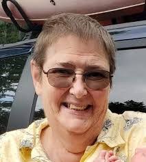 Lee Mosher's Instagram, Twitter & Facebook