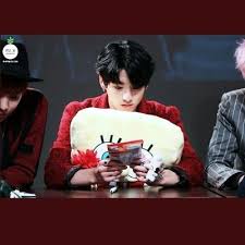 Fornecemos uma transcrição da discussão acima: Jungkook Dahyun Rosesanggo Twitter