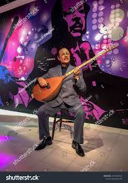 Istanbul Turkey 14 May 2018 Wax Sculpture Of Neset Ertas A Turkish Folk Music Singer Lyricist Modern Ashik And Virtuoso Of B In 2020 Istanbul Folk Music Tussauds