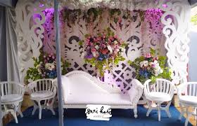 Backdrop Kayu Ukir Putih Kursi Sofa Putih Lengkung Darihati Wedding Nikahan Engagement Lamaran Tunangan Event Acara Property Properti Decorat Decor