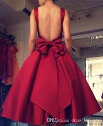 Eine klassische variante des kurzen brautkeides sind die einfachen und schlicht geschnittenen brautkleider, aus leichtem chiffon oder fließender seide. Grosshandel 2017 Gunstige Tee Lange Brautkleider Spaghetti Backless Burgund Rot Drapierte Kurze Frauen Plus Size Formelle Gelegenheit Party Kleid Kleid Von Dress Ruckenfreies Ballkleid Kleider Fur Balle Abschlussball Kleider
