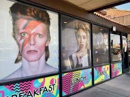 Back to the 80s Cafe Las Vegas! 😍🍔 We had a blast at the 80's Cafe. It  was good to eat some grilled cheese and tetris tots, then hop up for a