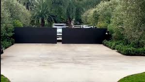 Jun 08, 2021 · kim kardashian and estranged husband kanye west 's california mansion is beyond amazing. Pin By Thami Toledo On Hidden Hills House House Exterior Kardashian House Kanye West Home