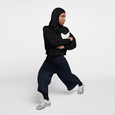 Get the latest in hijab fashion trends, shopping addresses and much more. Nike Pro Damen Hijab Nike De