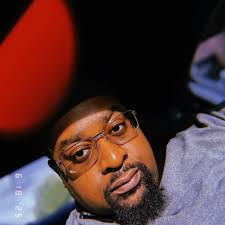 Can we talk about how animal crossing is using a freezer as a dresser lol