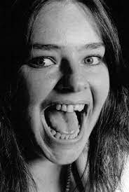 Vídeos, traduções e muito mais. Angela Ro Ro