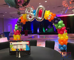 Everyone can appreciate the times of big hair, wild colors, and arcade games so make a mix of all to throw a bomb 80's theme party! 80s Themed Balloon Arch 80s Theme Party 80s Theme Party Decorations Theme Party Decorations