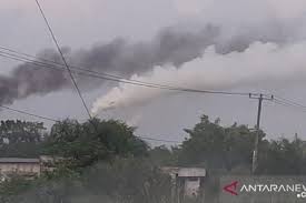 Apa itu arti definisi pencemaran udara polusi artikel penyebab dan dampak pencemaran udara polutan. Polusi Udara Dari Asap Pabrik Sawit Meresahkan Warga Siak
