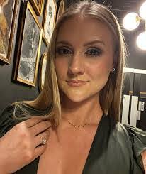 Amanda Beatty's Instagram, Twitter & Facebook