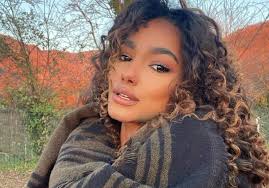 Da Miss Italia a LEredità: la carriera della modella Samira Lui