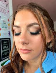 With the holidays approaching, do you know what else is happening during  this time of year?!✨ Holiday parties, work banquets, New Years Eve parties,  Valentine's Day, date nights, etc.. Kylee offers MAKEUP