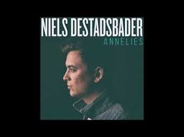 Niet alleen ik ben fan, maar ook men dochter van 8! Niels Destadsbader Annelies Lyric Video Youtube