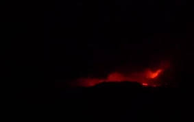 Etna's biggest eruptions in 2017. Eruzione Etna Oggi 14 Dicembre Esplosioni E Colate Di Lava Sul Cratere Nella Notte Notizie Audaci