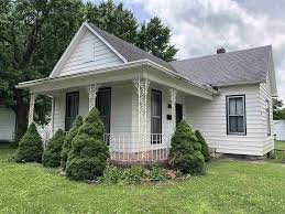 C 1870 Sweet Cottage In Terre Haute Indiana 35k Old Houses Cottage Victorian Homes