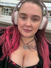 Hello Everyone. My niece would love a pic of her Grandpa Bob and herself  together. She joined the military after he passed. He would be so proud. If  you could make them