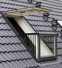 Ein Balkon Im Dachgeschoss Fur Viele Hausbesitzer Ein Traum Und Fur Jede Wohnung Unter Der Schrage Ein Echter Meh Dachfenster Dachfenster Velux Dachgeschoss