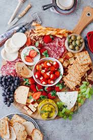 Wie Macht Man Das Ultimate Wine And Cheese Board Mit Kleinem Budget Board Budget Cheese Das Kleinem Macht Man Food Whole Food Recipes Cheese Platters