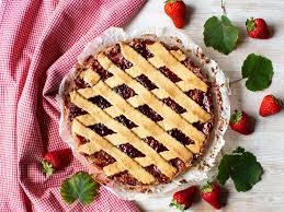 Potete utilizzare la crostata alle fragole con crema all'acqua. Crostata Con Crema E Confettura Di Fragole Dolci Di Frolla