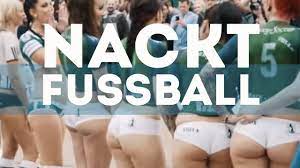 Brüste raus! Nackt-Fußball mit Lexy Roxx | EM-IDIOTENTEST 2.0 - YouTube