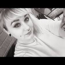 Anna Alvey's Instagram, Twitter & Facebook