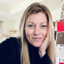 Kelly Freeborn's Instagram, Twitter & Facebook