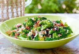 Dar nu contează asta că salata a ieșit bună și a plăcut și celor mai certați cu verdele. Salata De Broccoli Cu Bacon Stafide Si Migdale Jurnal De ReÅ£ete