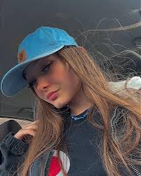 Halle Rowland's Instagram, Twitter & Facebook