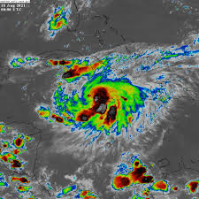 La tormenta tropical presenta vientos máximos sostenidos de 85 kilómetros por hora , rachas de 100 kilómetros por hora y desplazamiento hacia el oeste a 24 kilómetros por hora. Zs G72ruhh Wcm