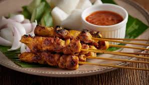 Masuk garam dan gula secukup rasa untuk kuah sate ini. Siapa Yang Tak Suka Dengan Sate Ayam Segar Buatan Sendiri