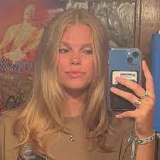 Holly Stiltner's Instagram, Twitter & Facebook