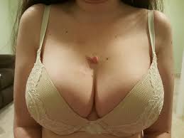 New bra, how does it look Foto Porno - EPORNER