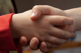 Di hari yang mulia pasti akan terluka oh tuhan tabahkan hatiku selamat hari raya ku ucapkan pada semua saudara. Lebaran Dan Makna Silaturahim