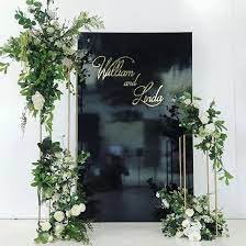 ceremony alter idea this is perfect the asymmetry the height the width the clean modern latar belakang pernikahan tempat pernikahan dekorasi pernikahan